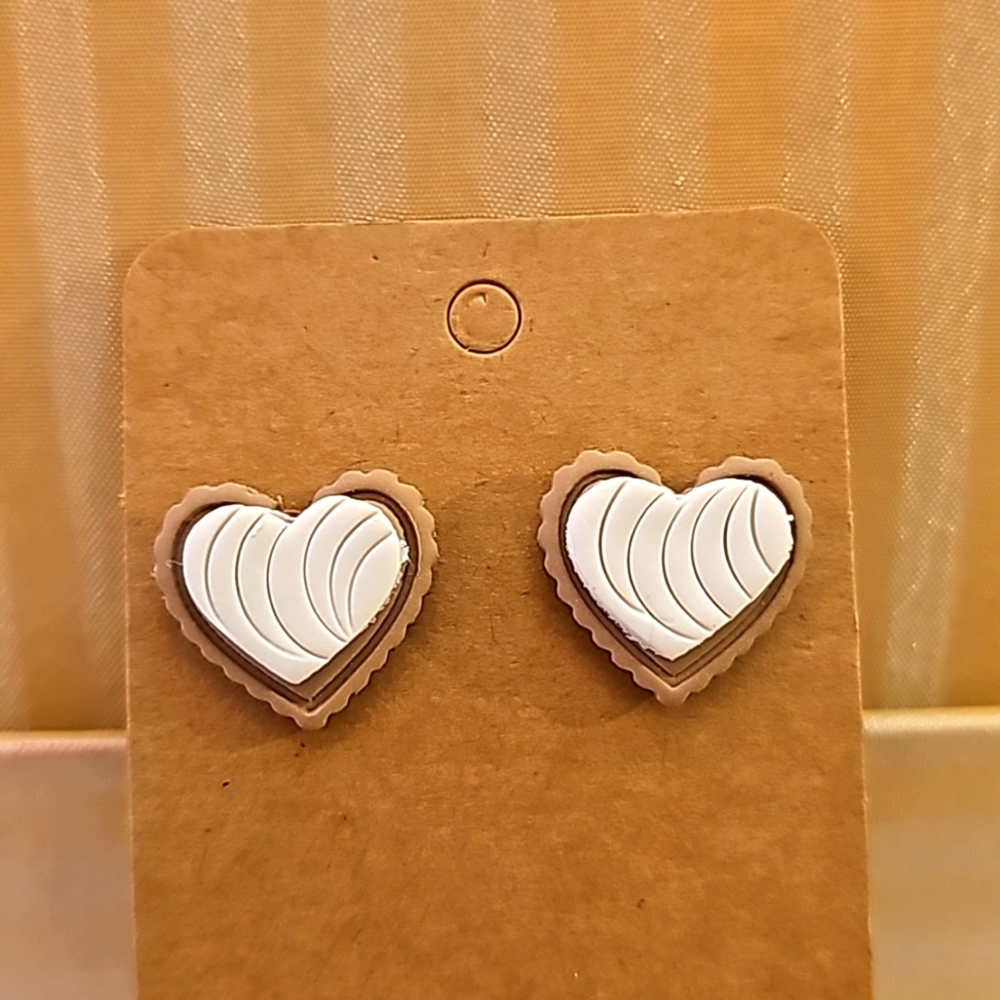 Conchas Mexican Heart shaped Sweetbread Earrings NWOT
